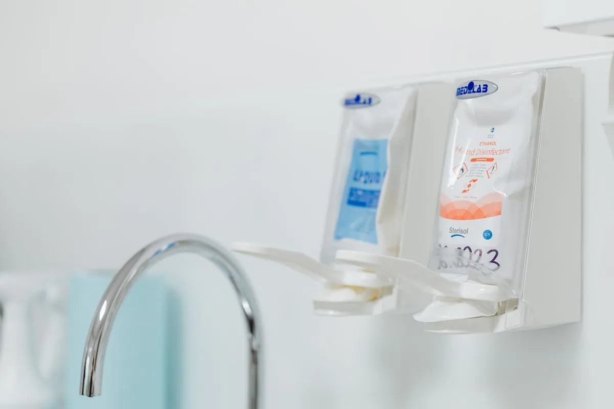 Acionador Mecânico de Metal: Higiene e Durabilidade para Hospitais e Clínicas - Conceito Metais